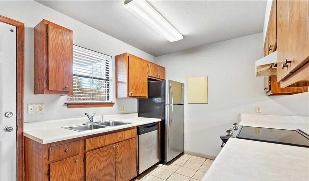 250 N Madison St #B - Photo 5 of 18