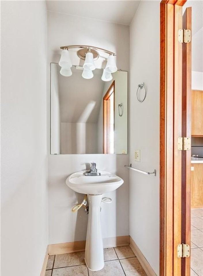 250 N Madison St #B - Photo 7 of 18