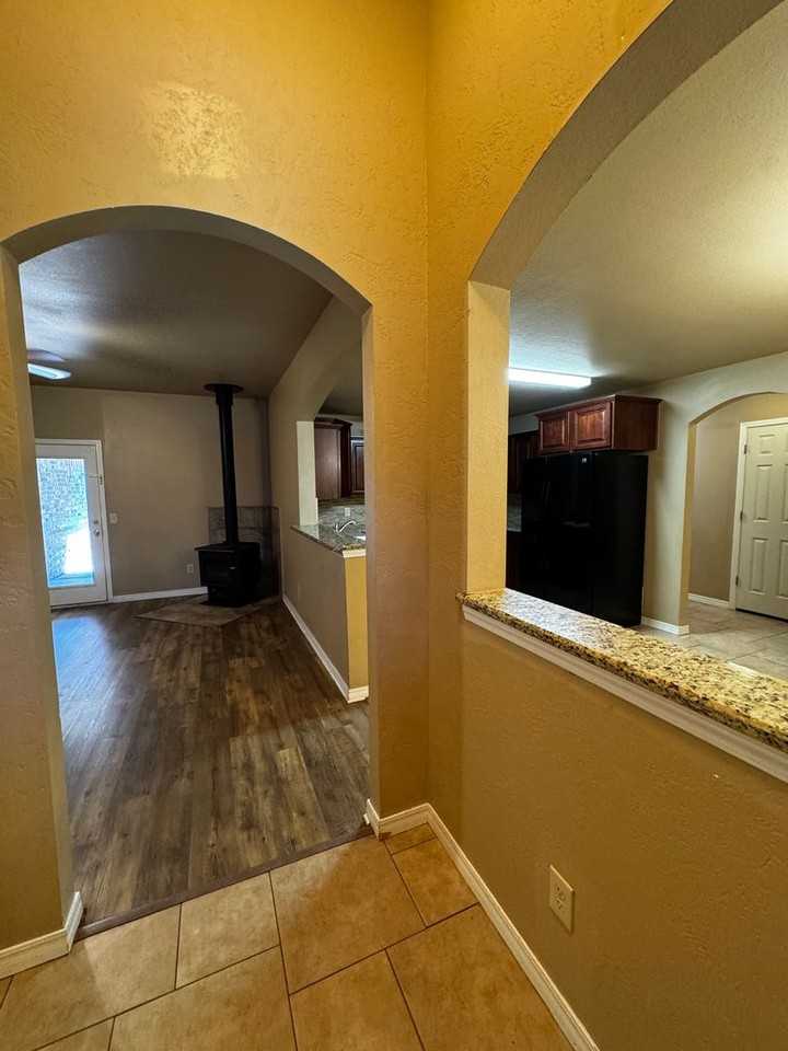 4517 S Roberts St - Photo 3 of 21