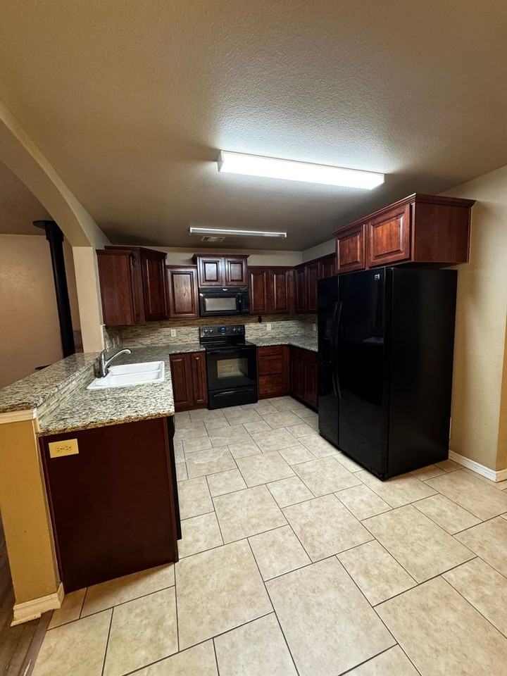 4517 S Roberts St - Photo 6 of 21