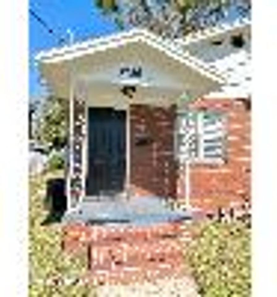 2555 Myra St - Photo 4 of 14