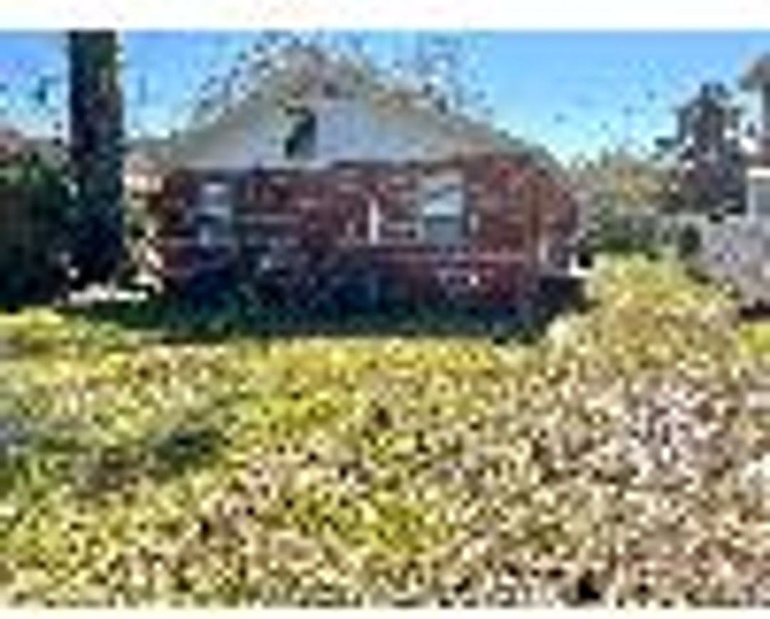 2555 Myra St - Photo 5 of 14