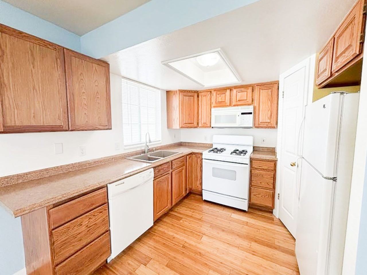 481 N Orem Blvd - Photo 3 of 18