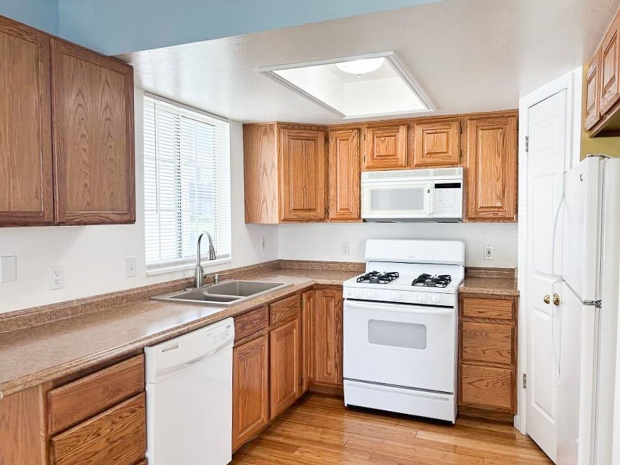 481 N Orem Blvd - Photo 4 of 18