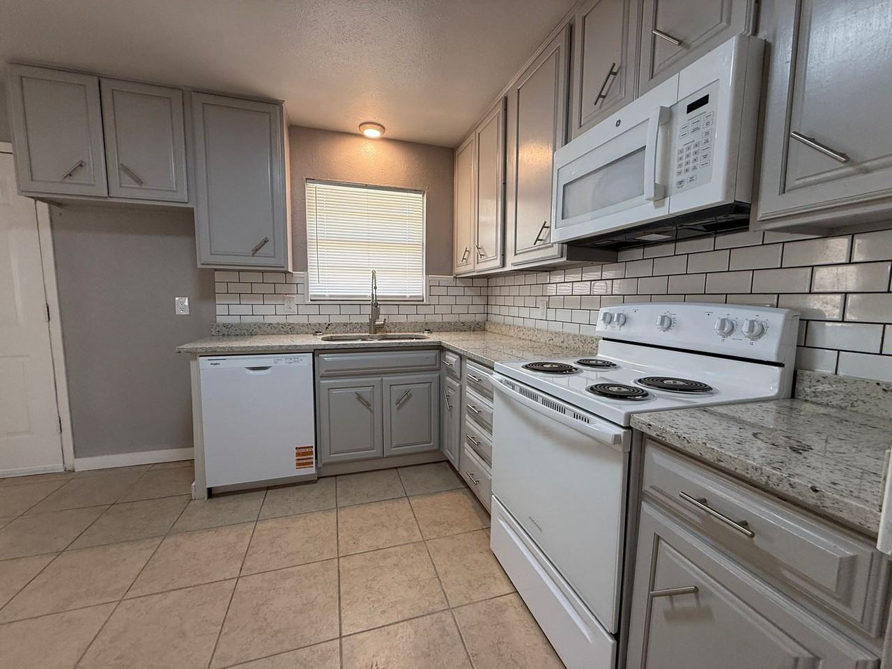 3237 Drexel Ave - Photo 7 of 17