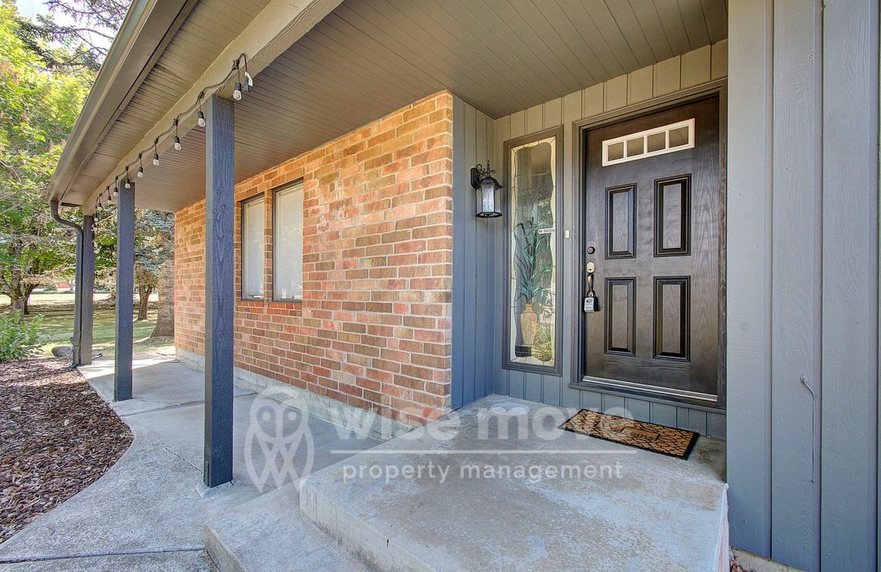 4001 Nw 127th St - Photo 3 of 47