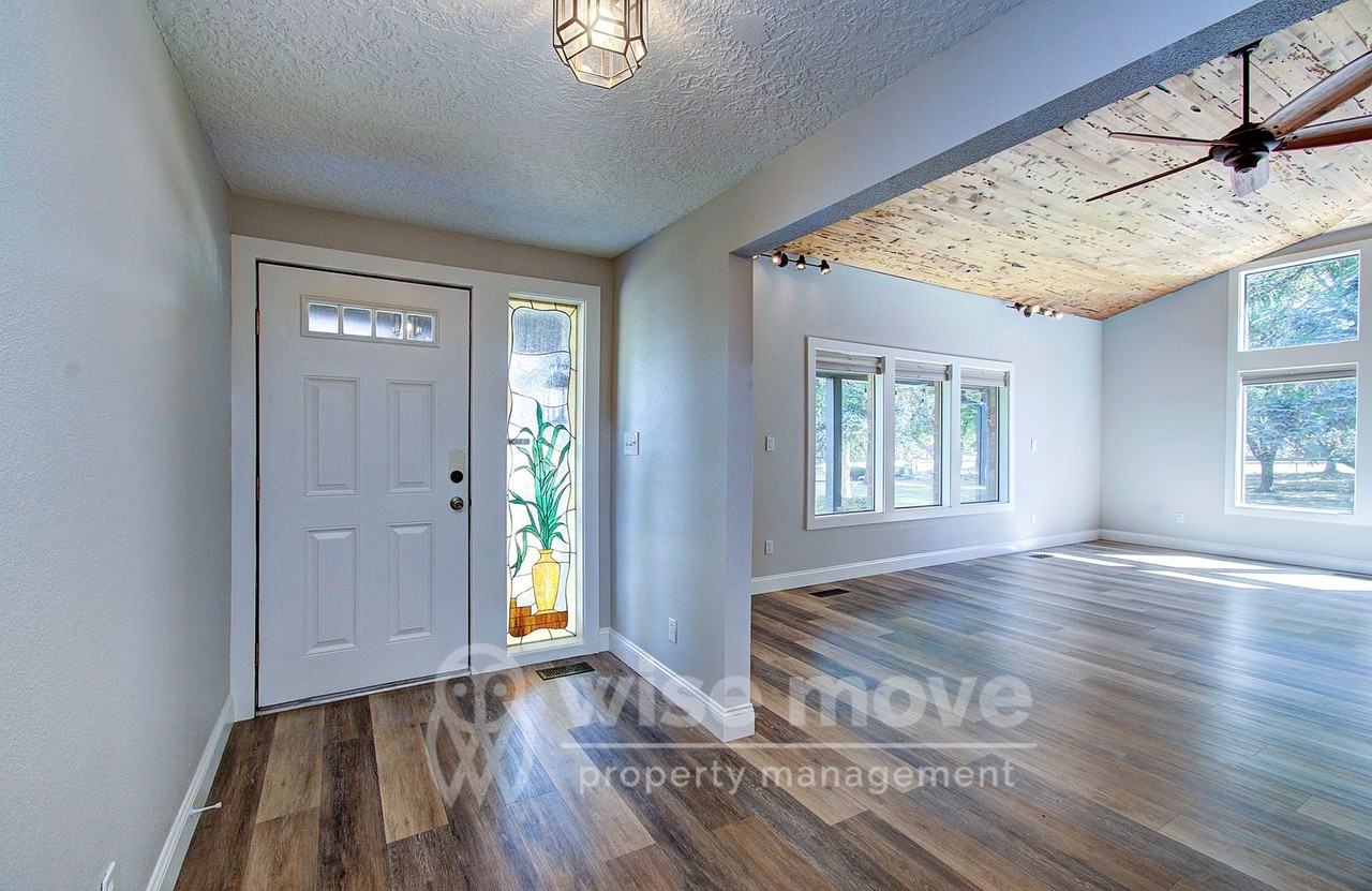 4001 Nw 127th St - Photo 5 of 47