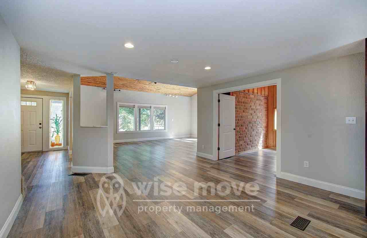 4001 Nw 127th St - Photo 6 of 47