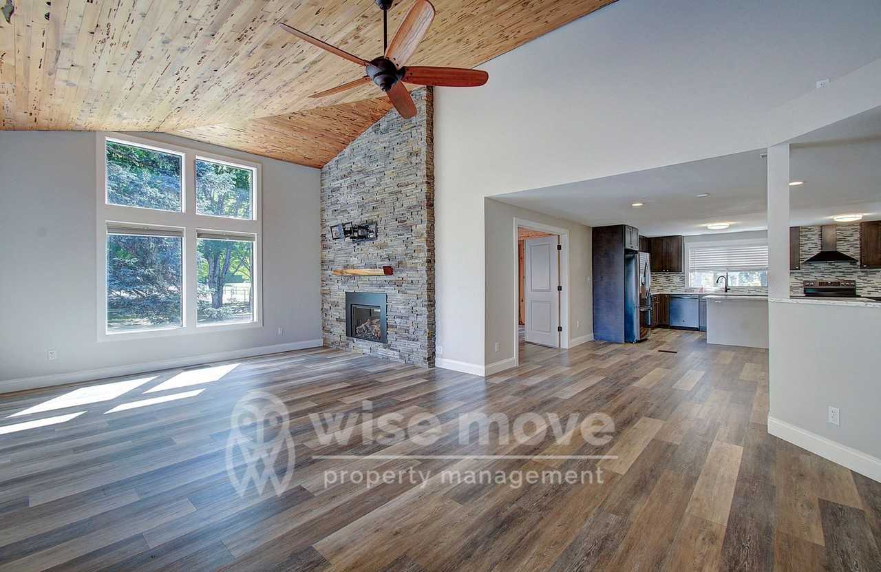 4001 Nw 127th St - Photo 7 of 47