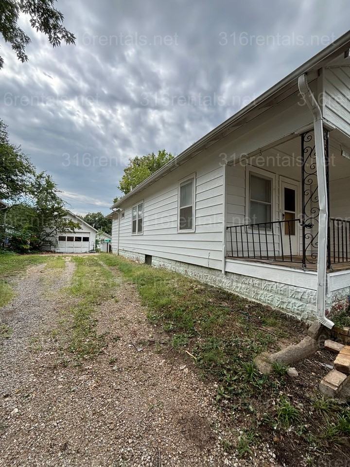 519 N High St - Photo 2 of 8