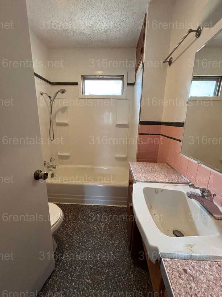 519 N High St - Photo 3 of 8