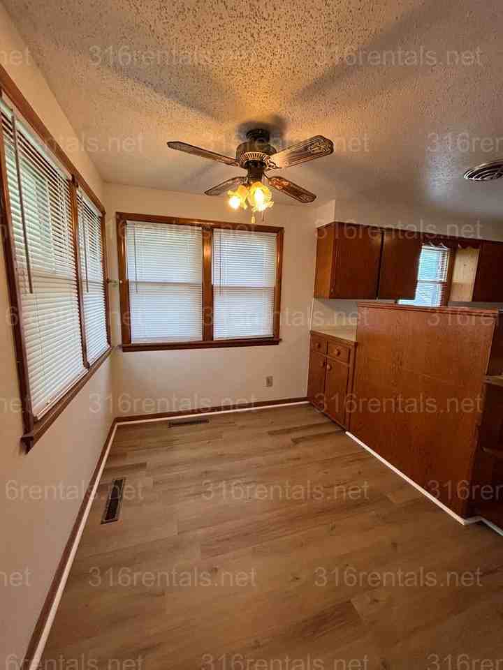 519 N High St - Photo 4 of 8