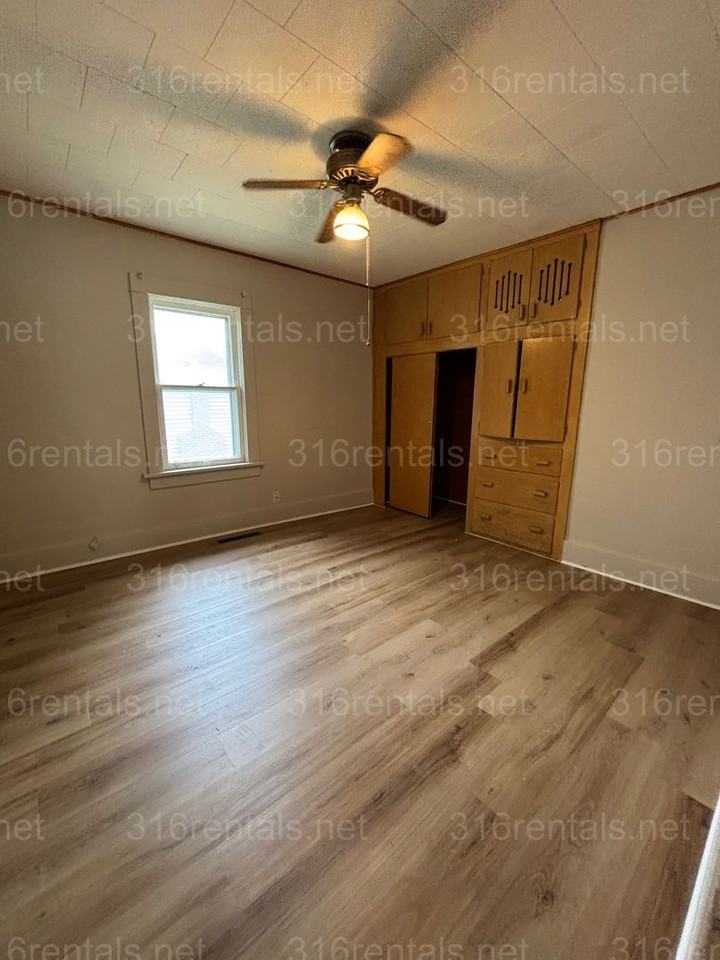 519 N High St - Photo 6 of 8