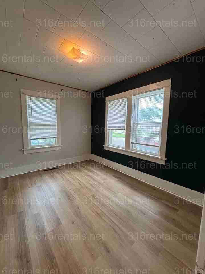 519 N High St - Photo 7 of 8