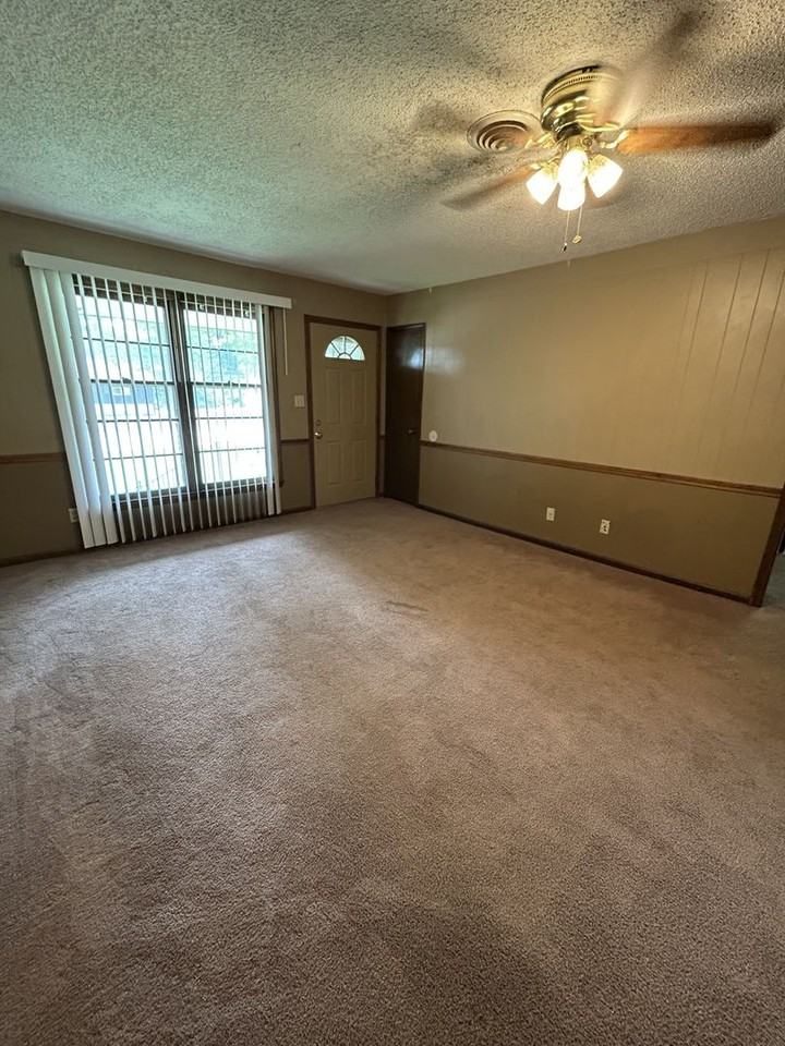 515 E Jefferson St - Photo 3 of 12