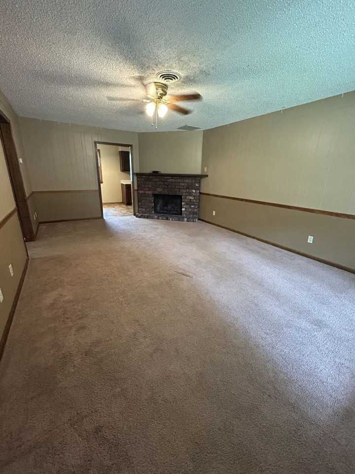 515 E Jefferson St - Photo 4 of 12