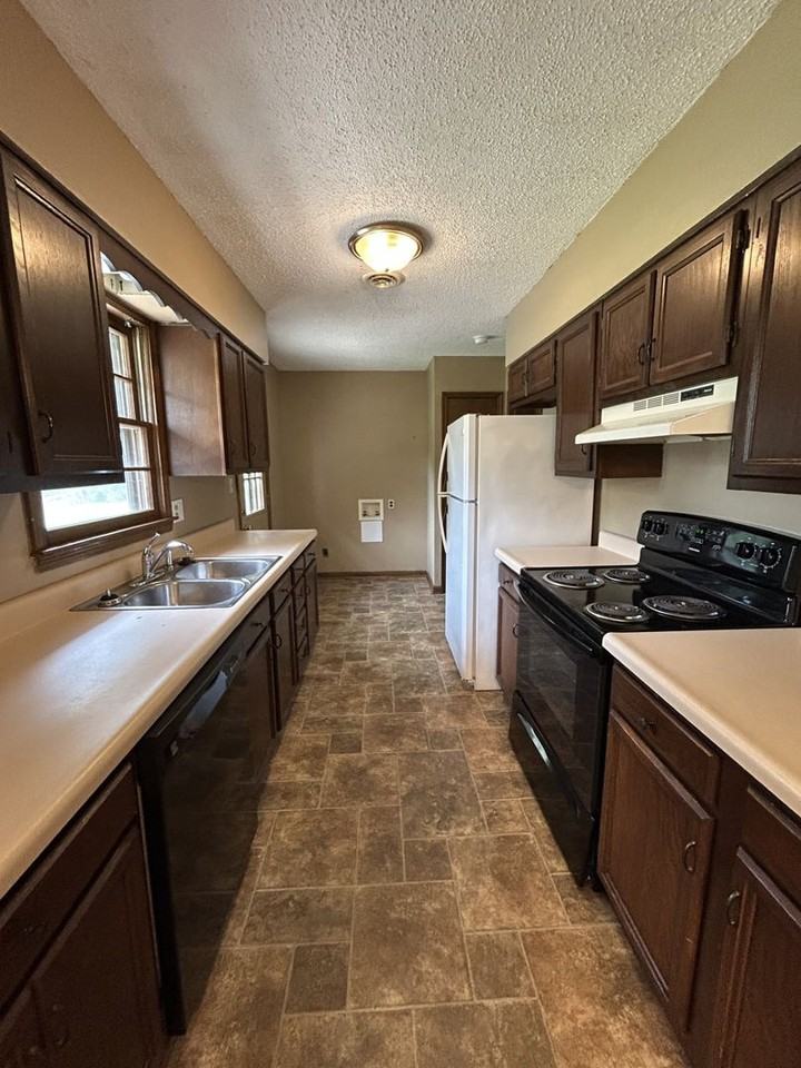 515 E Jefferson St - Photo 5 of 12