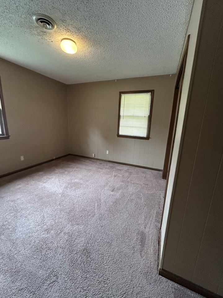 515 E Jefferson St - Photo 7 of 12