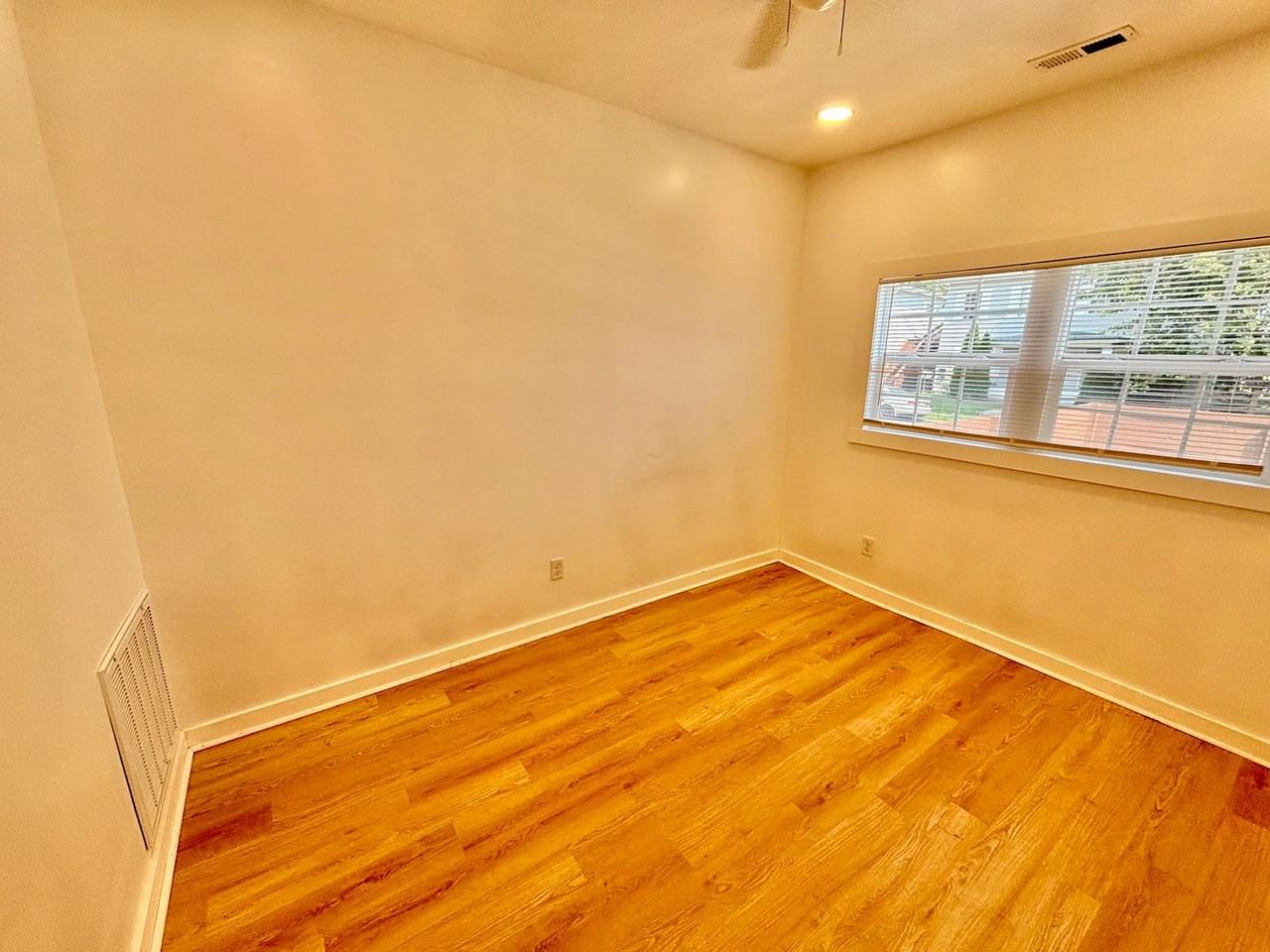 700 M St - Photo 5 of 6