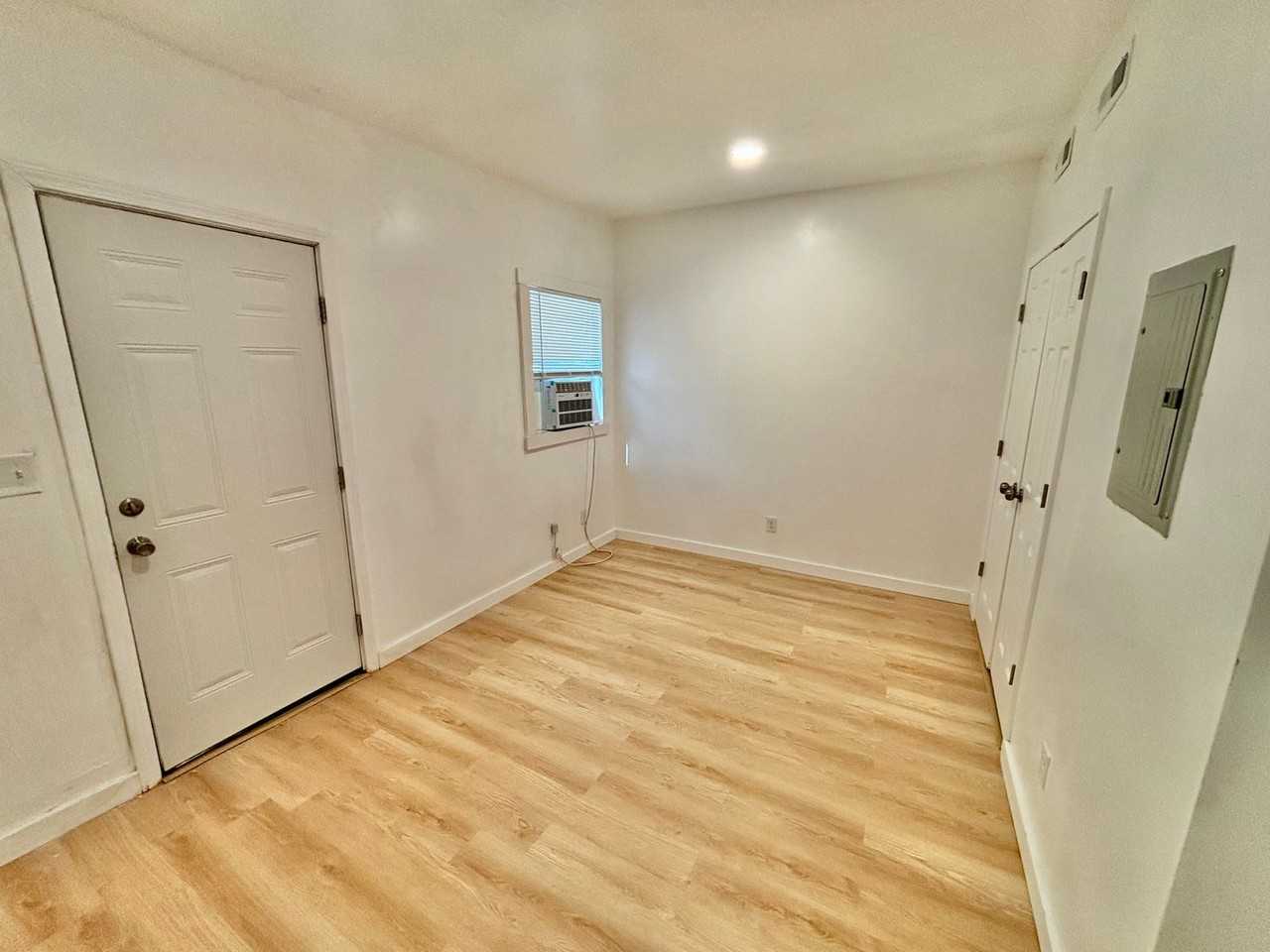 700 M St - Photo 2 of 6