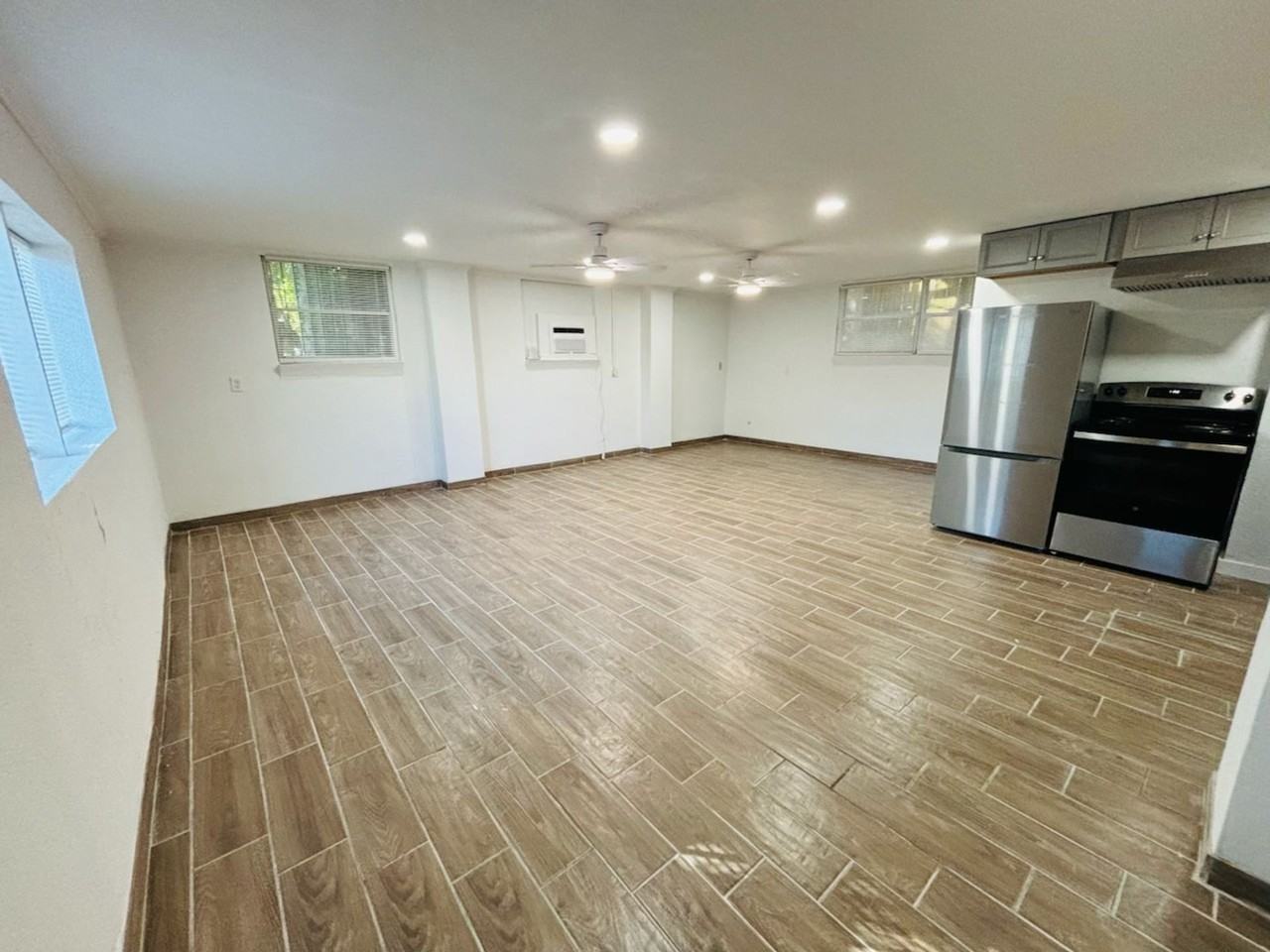 315 E 37th St - Photo 3 of 9
