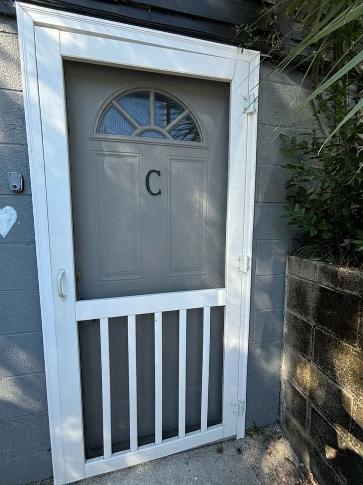315 E 37th St - Photo 5 of 9
