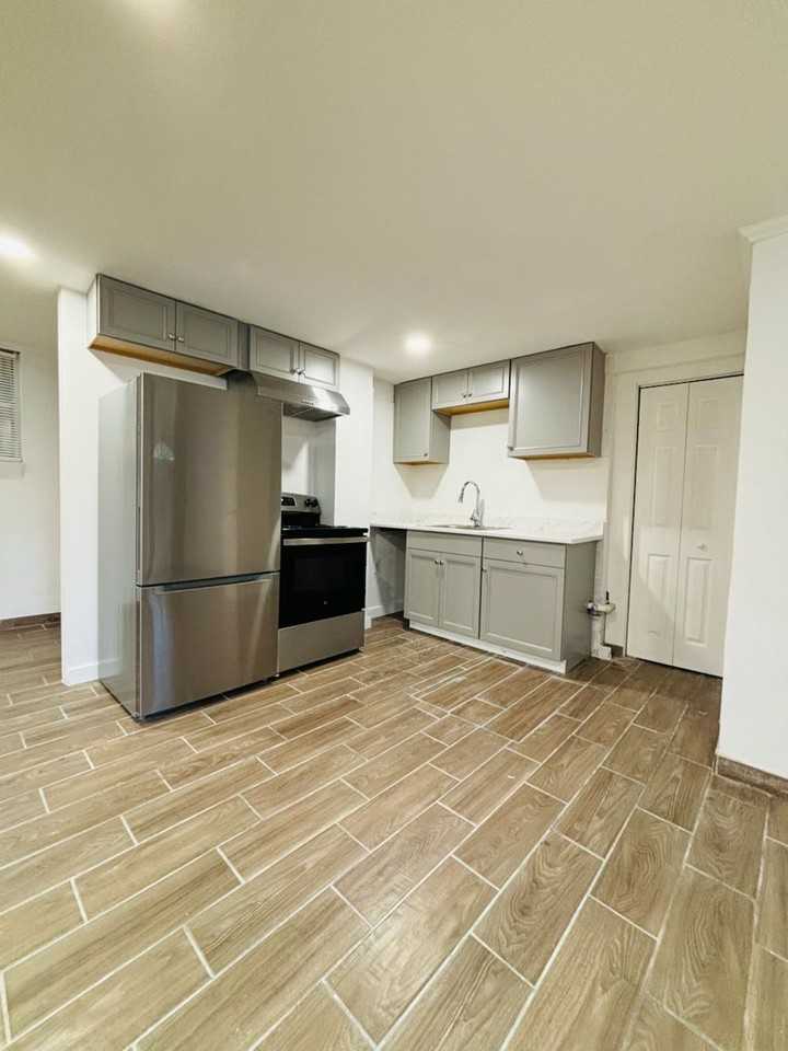 315 E 37th St - Photo 6 of 9