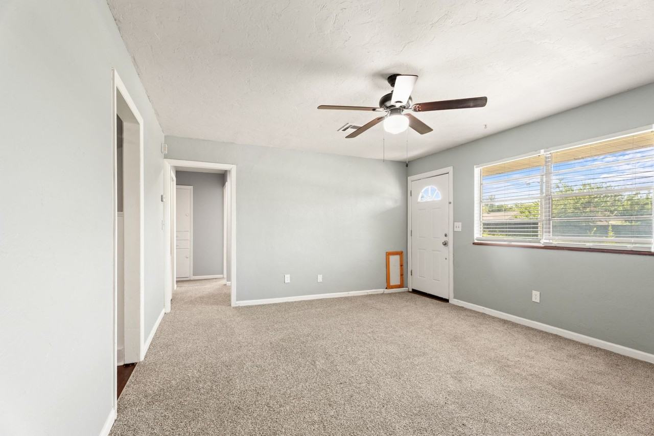 1029 Hoyt Ave - Photo 6 of 35