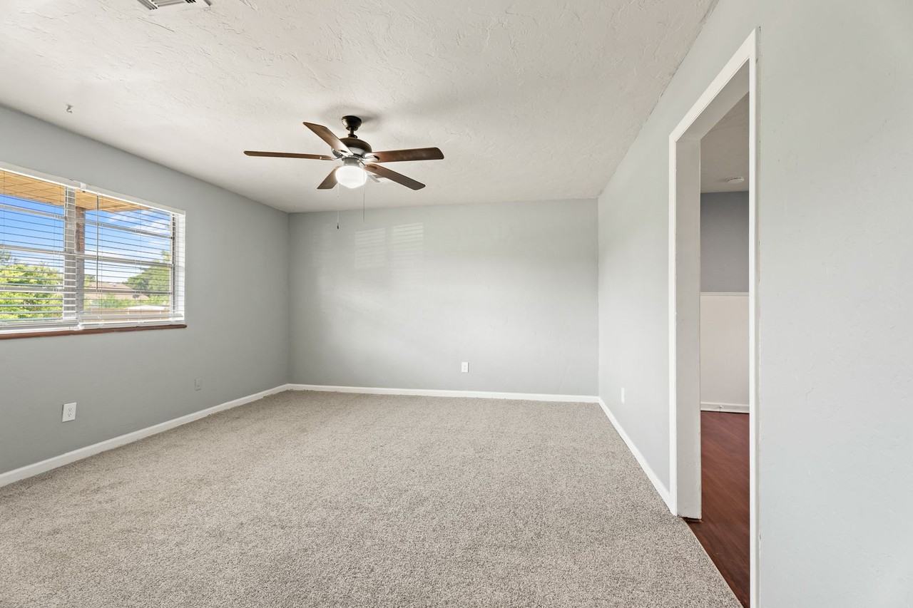 1029 Hoyt Ave - Photo 7 of 35