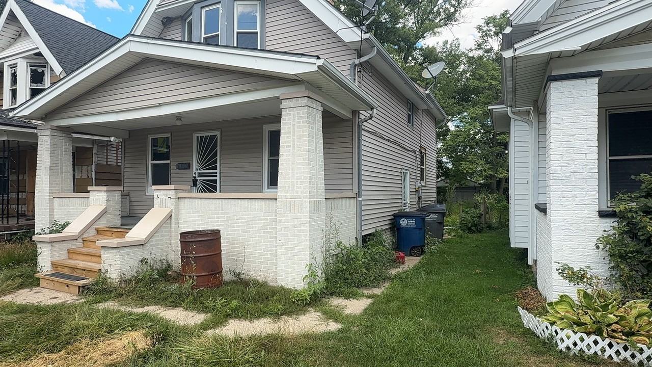 247 E Pearl St - Photo 2 of 15
