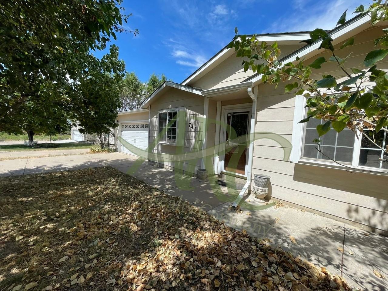 746 S Legend Ln - Photo 2 of 19