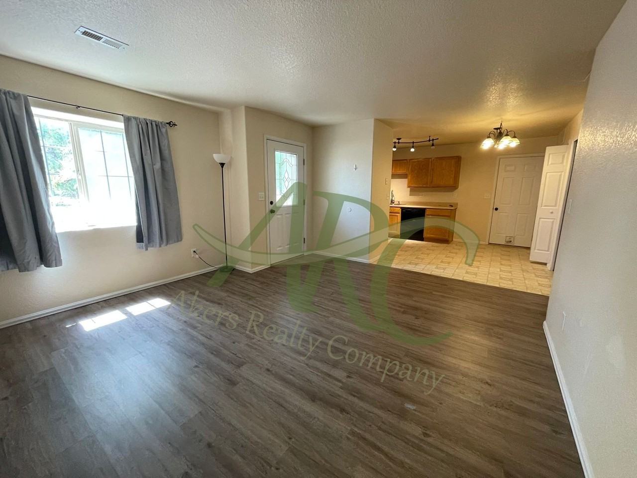 746 S Legend Ln - Photo 4 of 19