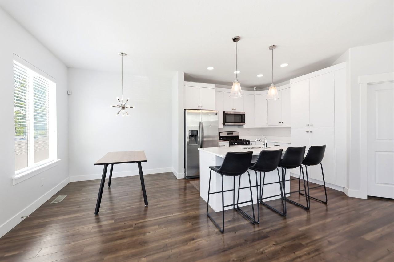 153 W Silver Springs Dr