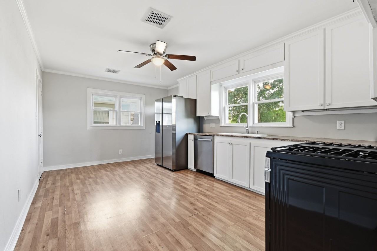 45 E 51st Pl - Photo 6 of 22