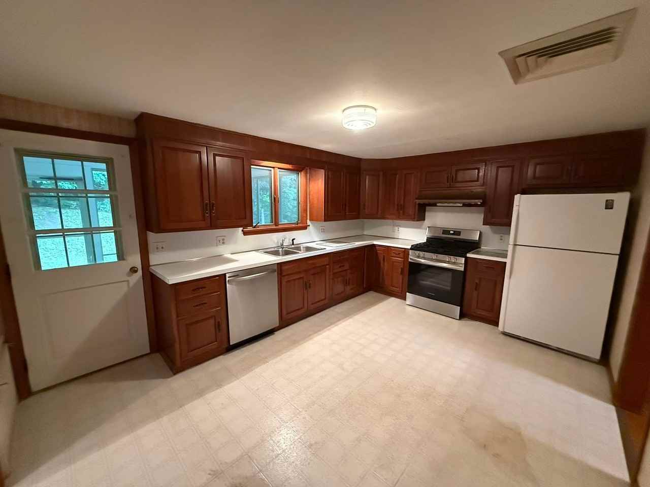 117 Depot St - Photo 3 of 32