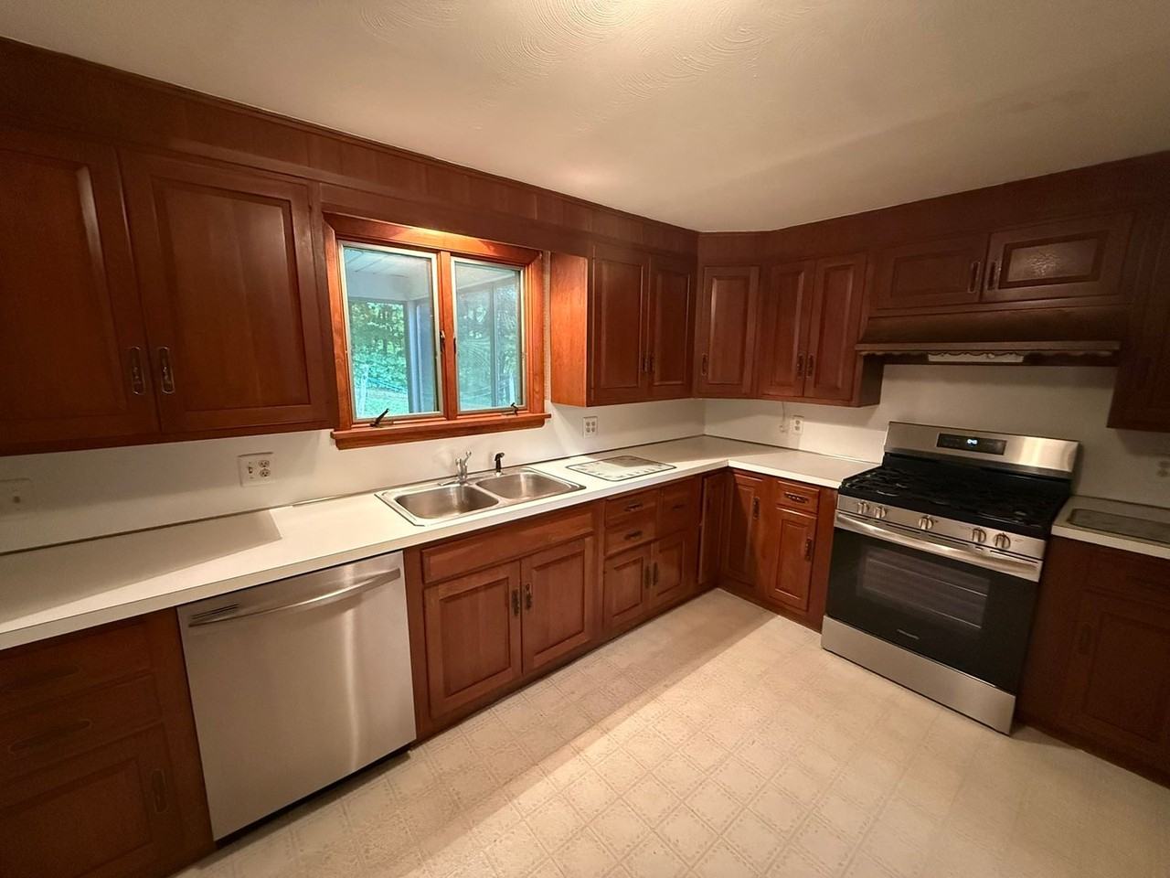 117 Depot St - Photo 4 of 32