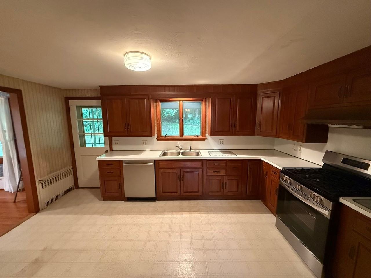 117 Depot St - Photo 5 of 32