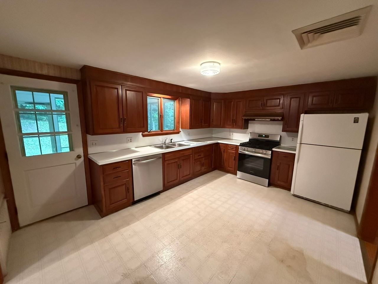 117 Depot St - Photo 6 of 32