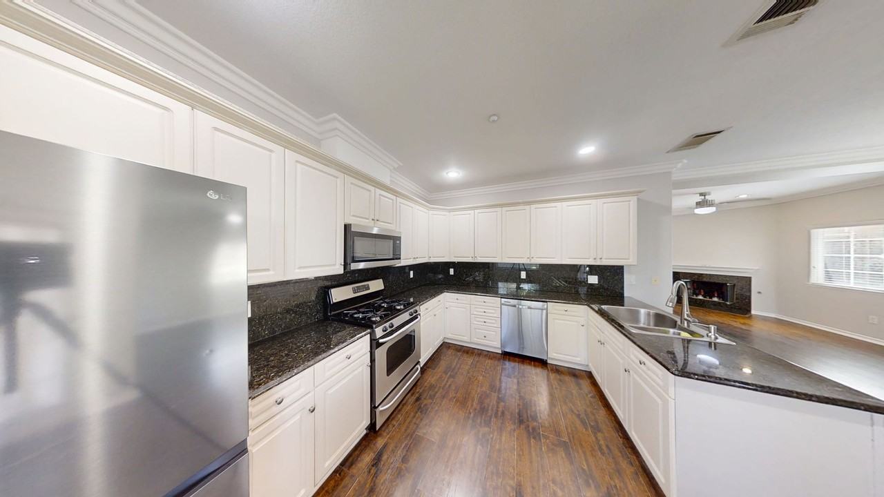 1200 E Highland Ave #402 - Photo 4 of 17
