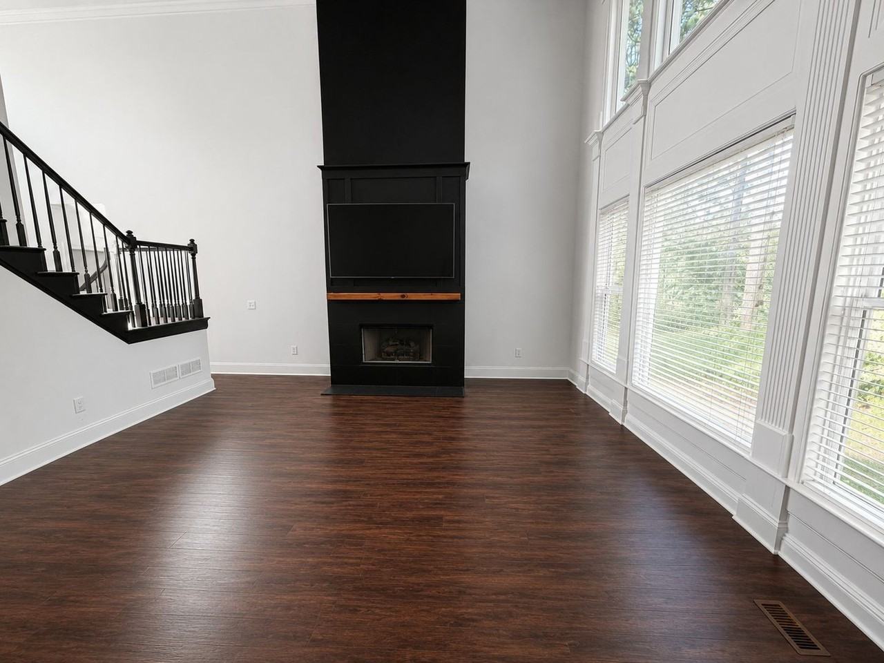 768 Laurel West Ln - Photo 3 of 36