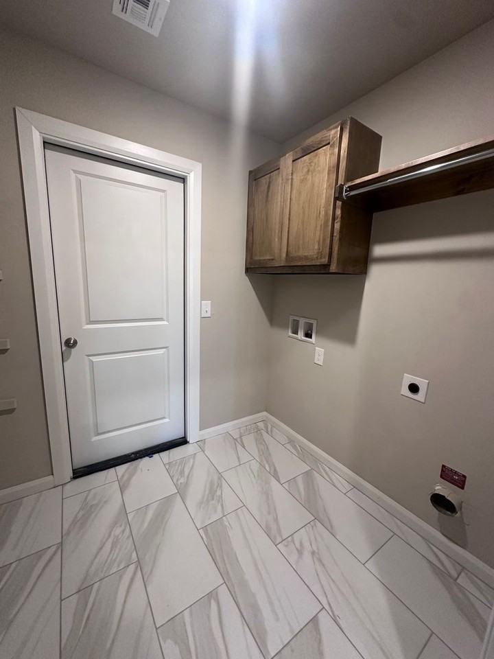 9001 Washita Creek Dr - Photo 2 of 12