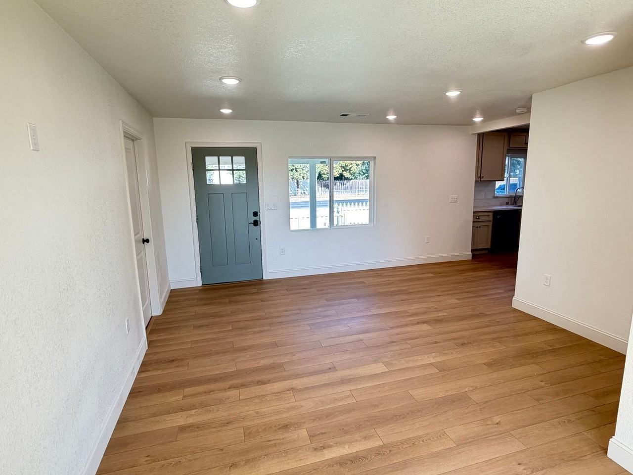 9001 E Acampo Rd - Photo 4 of 19