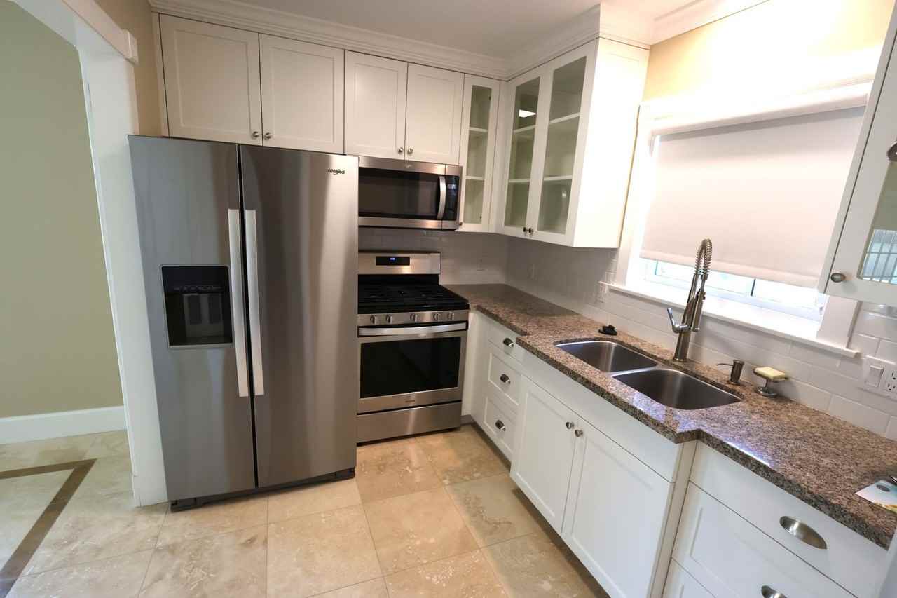 739 W Maple Ave - Photo 2 of 10