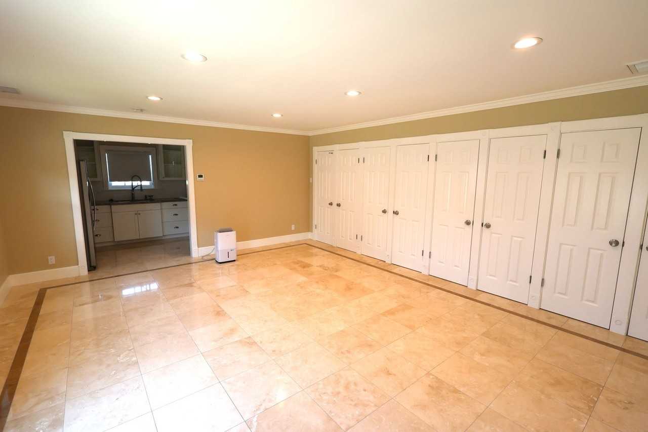 739 W Maple Ave - Photo 3 of 10