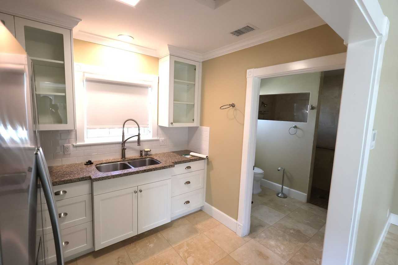 739 W Maple Ave - Photo 4 of 10