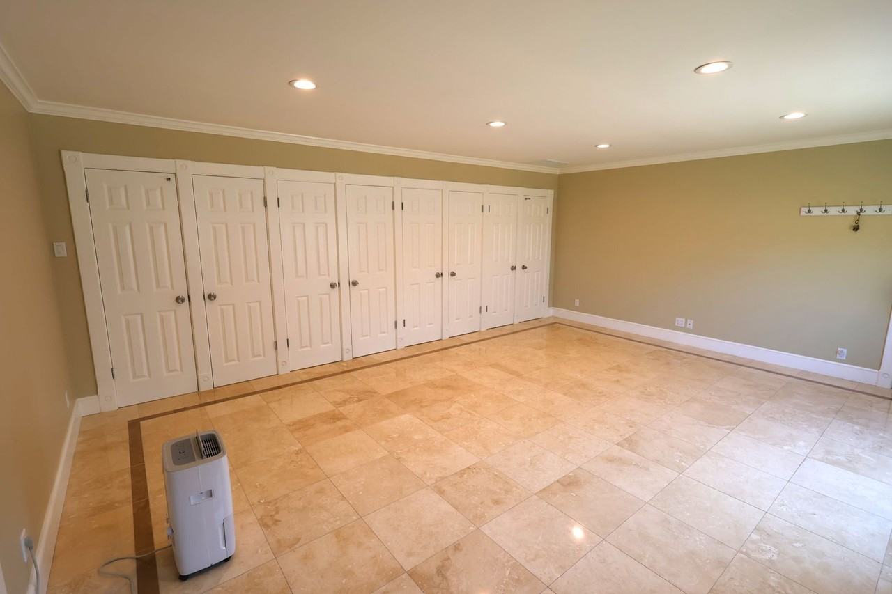 739 W Maple Ave - Photo 6 of 10