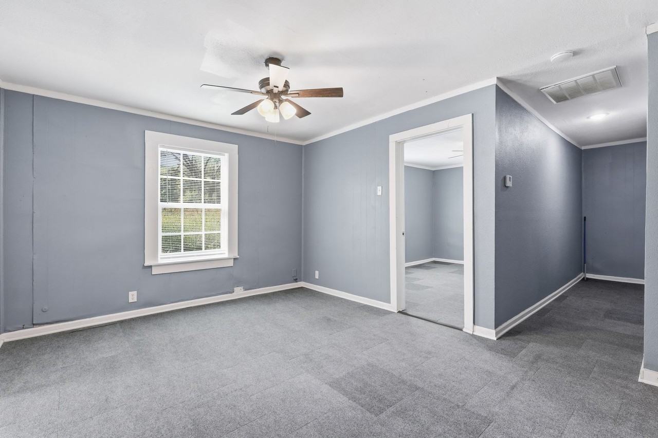 808 Mill St - Photo 5 of 25