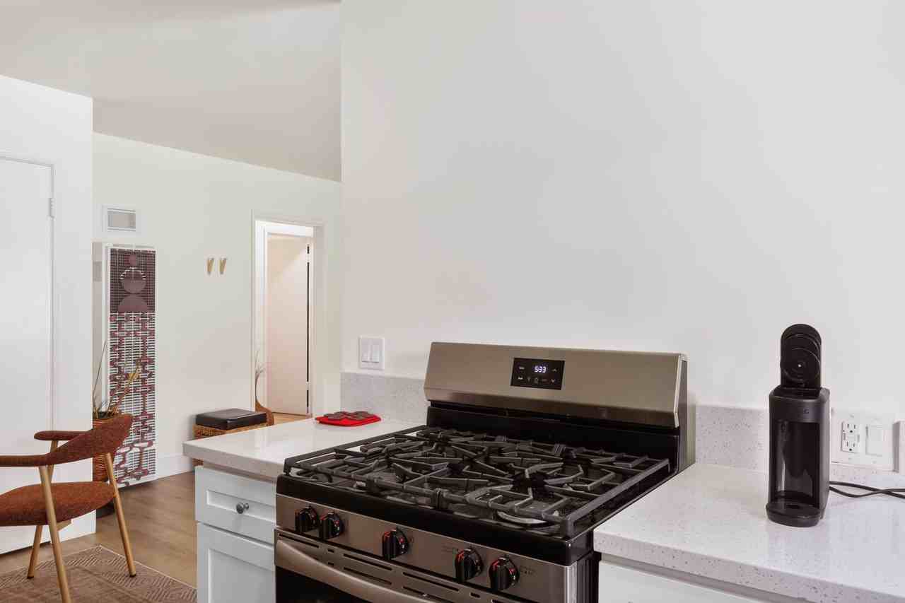 1250 E 3rd St #08 - Photo 7 of 19