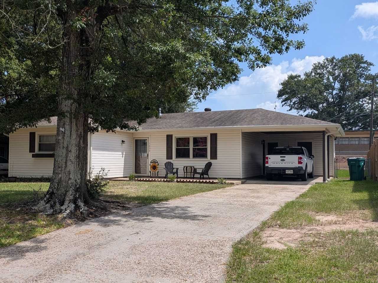 1235 Palm Dr - Photo 2 of 14