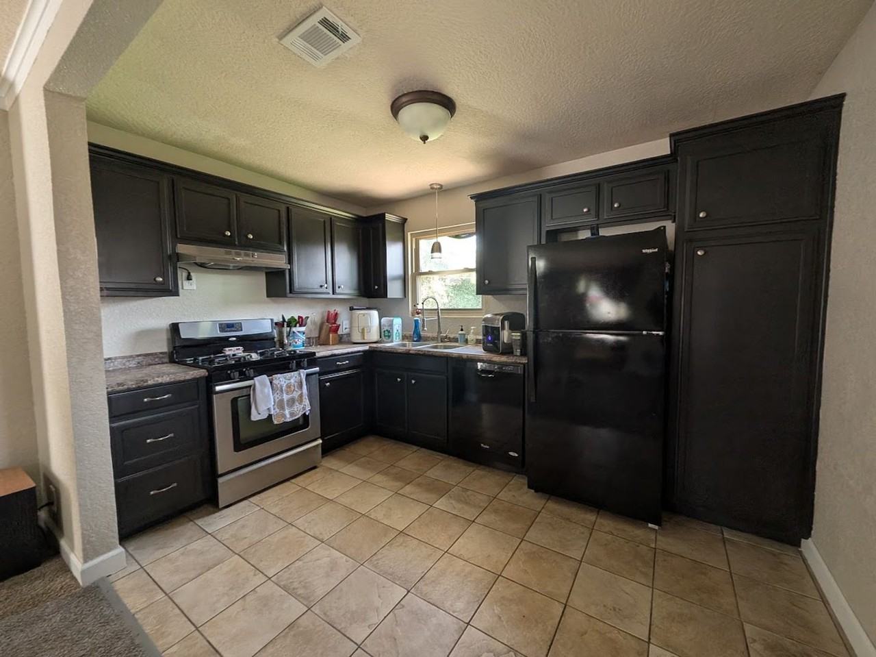 1235 Palm Dr - Photo 4 of 14